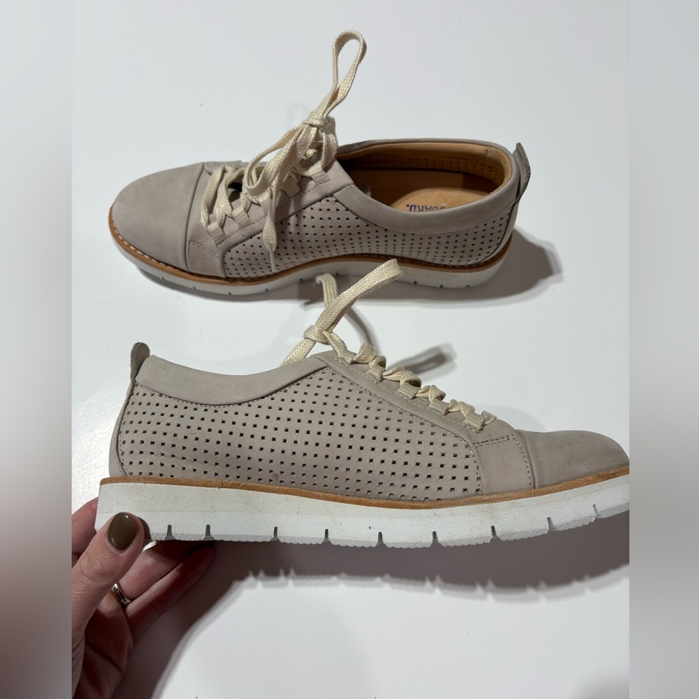 Samuel Hubbard Wanderer Sneaker in light beige Women’s size U.S 6.5/37EU